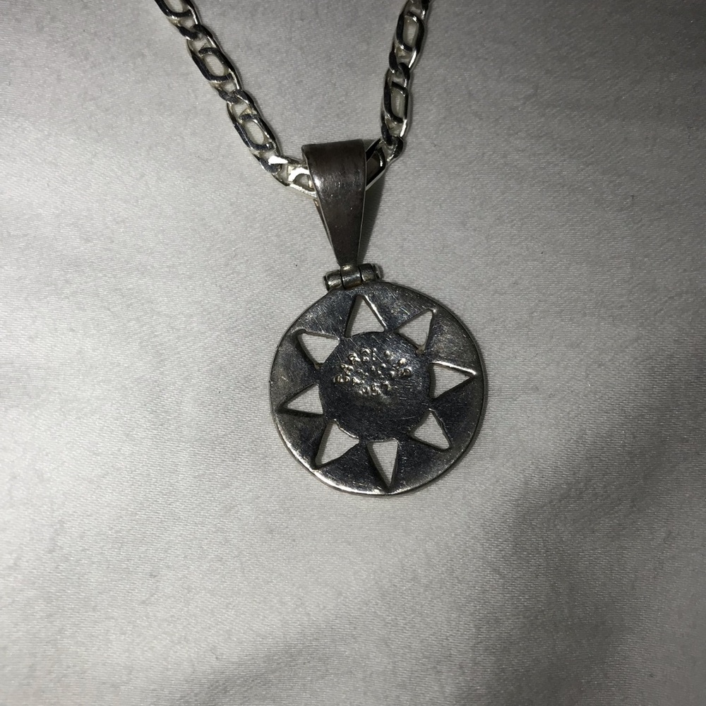 Neckless - Picture 3 of 4